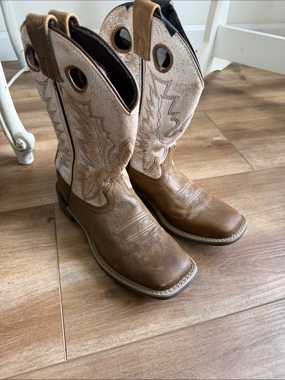 Cody James Brown Western Cowboy Boots with White Embroidered Shaft